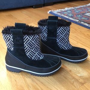 Sorel snow boots size 4